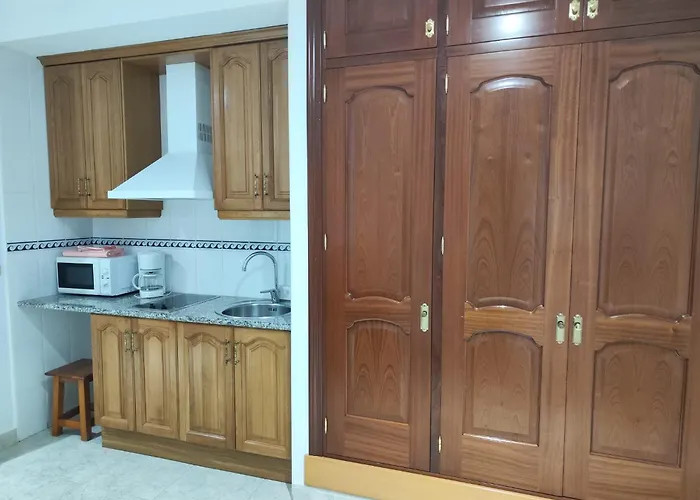 Apartamentos Leonor Carihuela