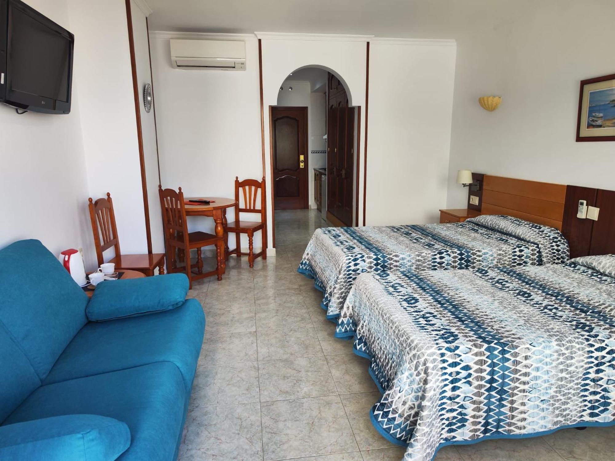 Leonor Carihuela Apartment *