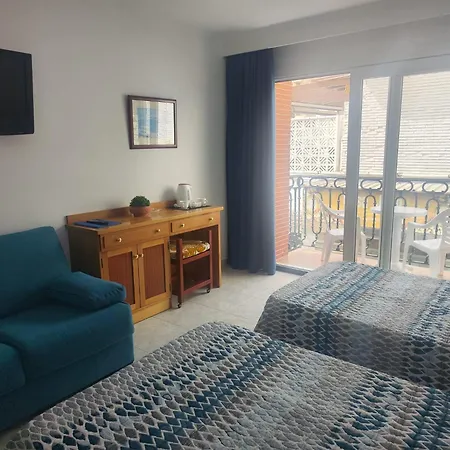 Apartamentos Leonor Carihuela Torremolinos Room photo